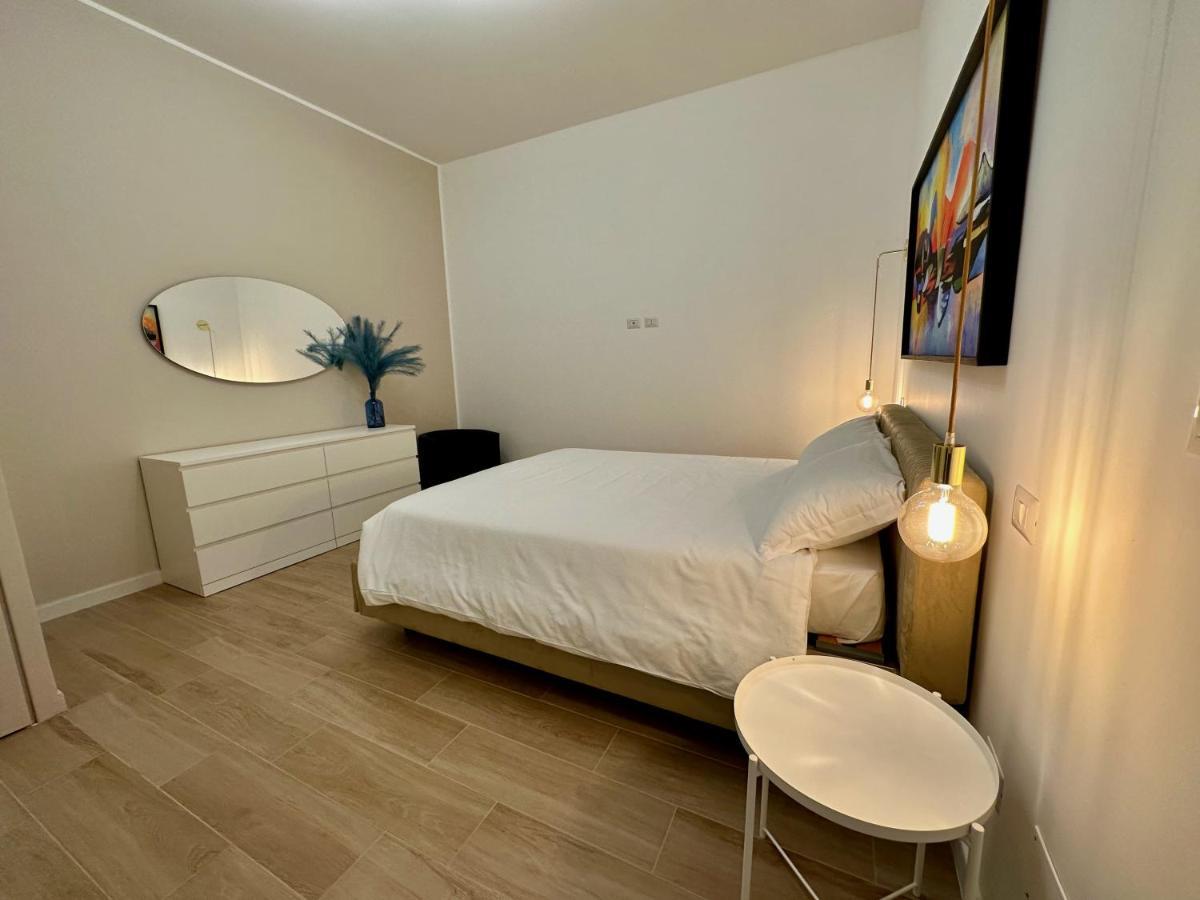 Nouvelle Vag - Apartment & Room Trani Ngoại thất bức ảnh