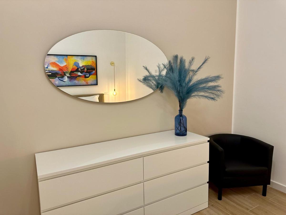 Nouvelle Vag - Apartment & Room Trani Ngoại thất bức ảnh